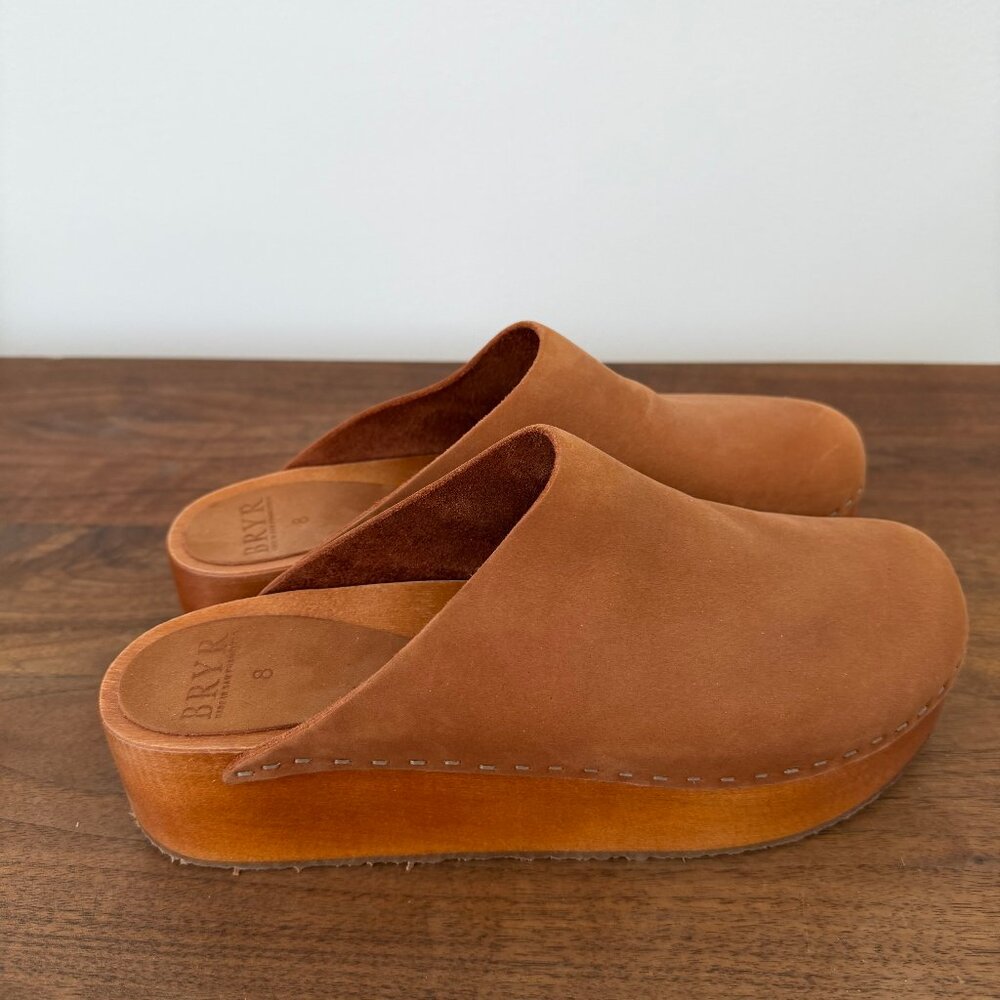 Bryr Bean Clog in Cedar Size 8
